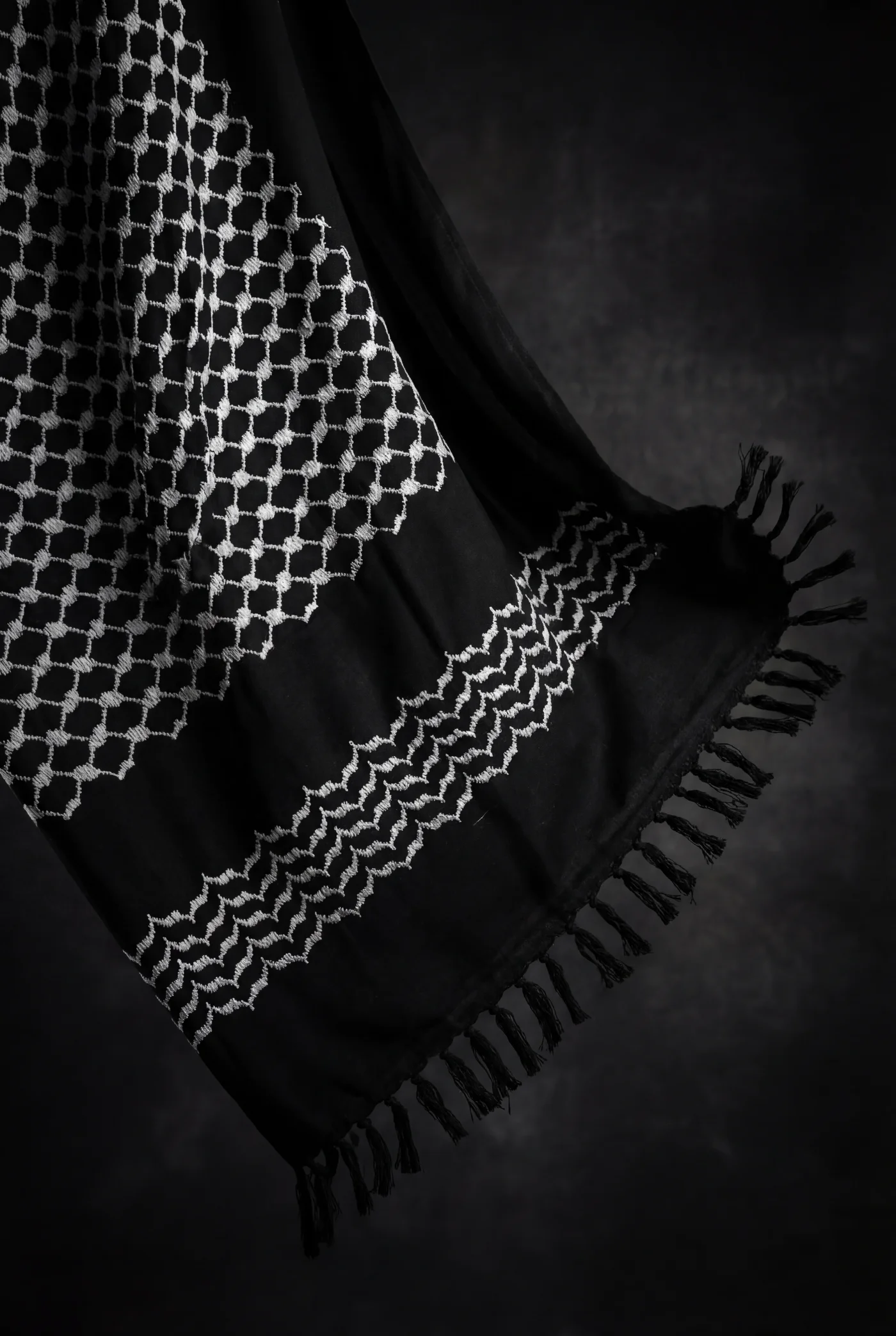White Night Keffiyeh - Image 3