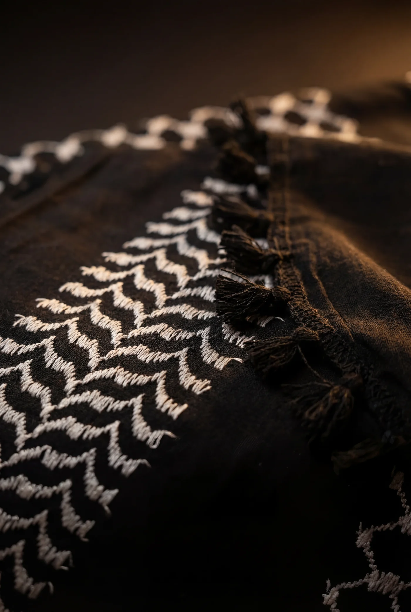 White Night Keffiyeh - Image 4